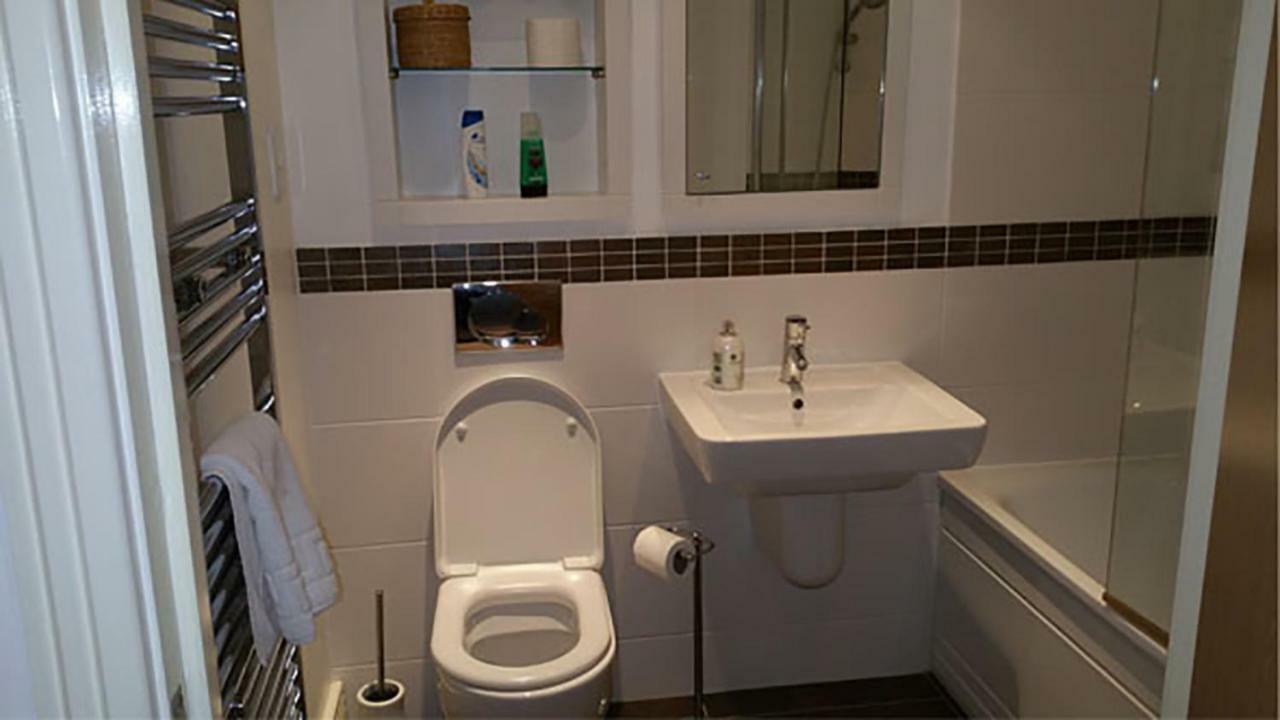 Apartment Central: Jericho Riverfront With Parking *