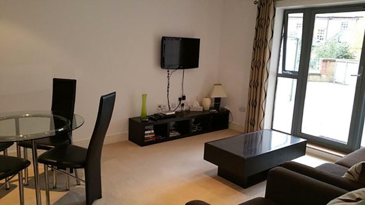 Apartment Central: Jericho Riverfront With Parking *