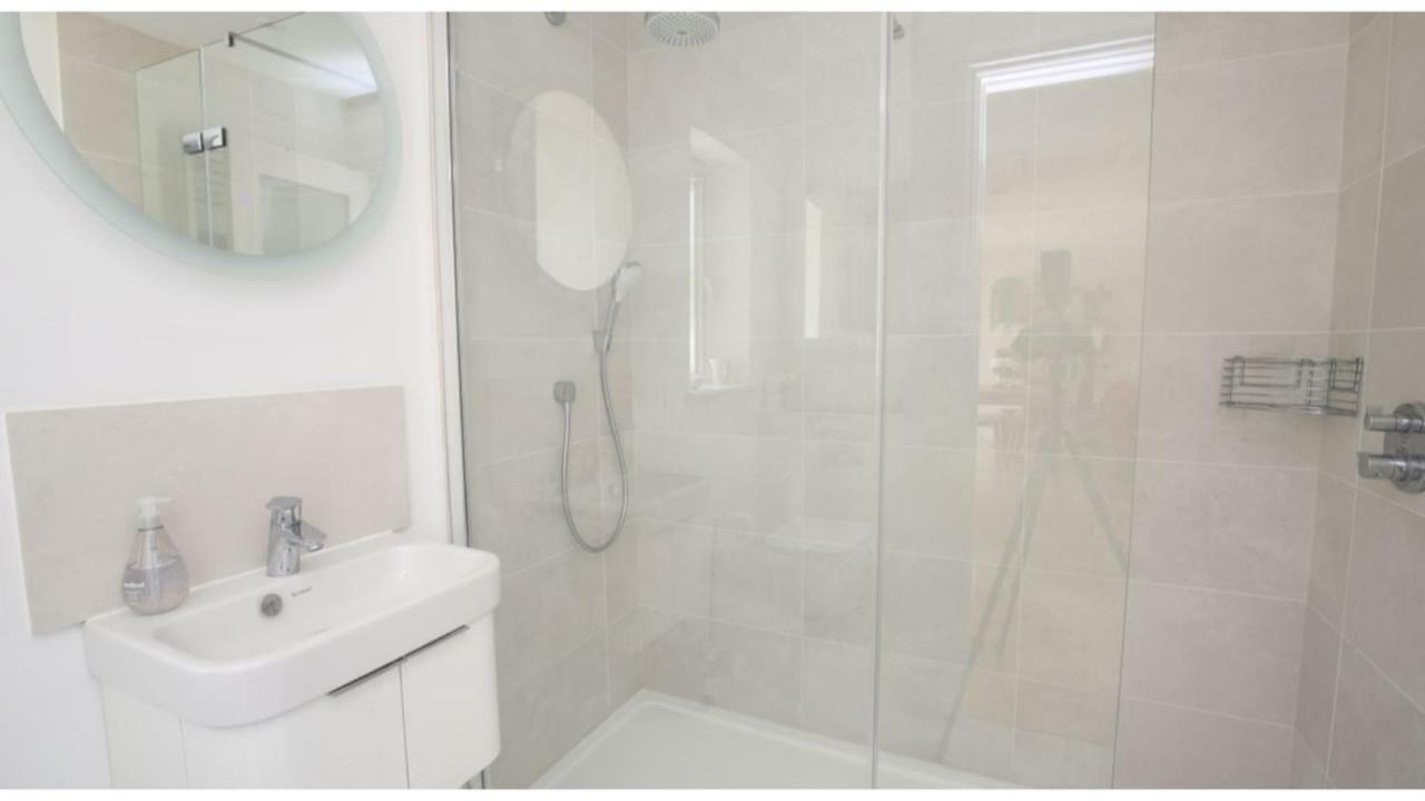 ★ Luxury ★ Sleeps 4, Free Parking Apartment Oxford