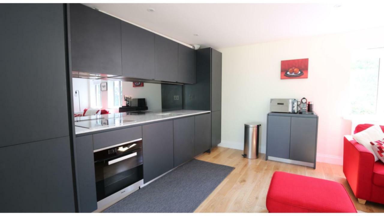 Apartment ★ Luxury ★ Sleeps 4, Free Parking *