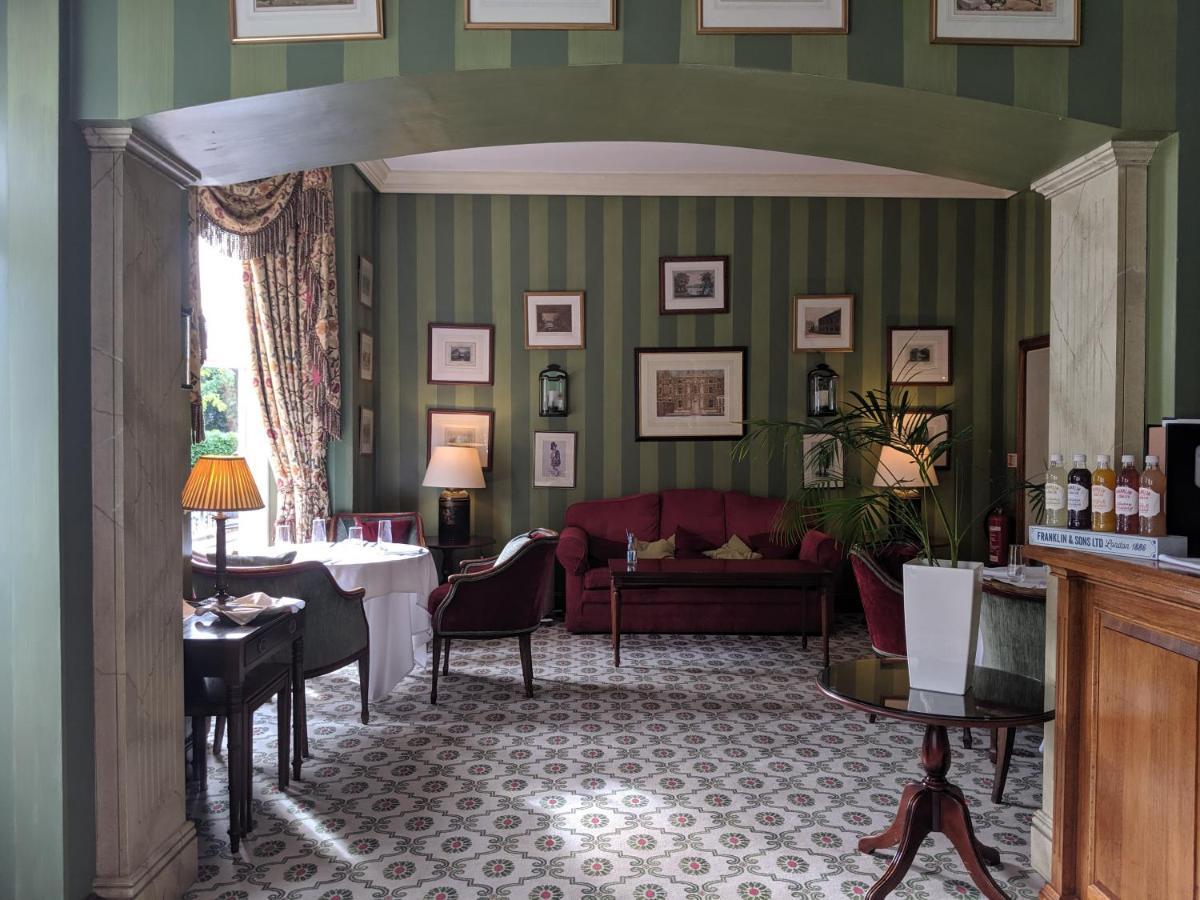 Cotswold Hotel 4*